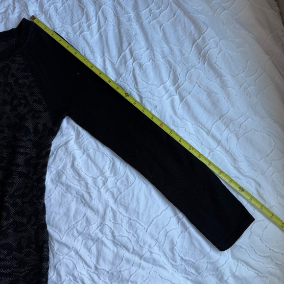 Romeo and Juliet Couture Cheetah Knit Long Sleeve Dress - Picture 5 of 6